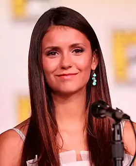 Nina Dobrev interprétant Elena.