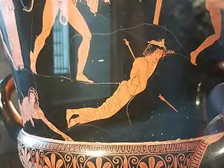 Cratère des Niobides (détail, flèche dépassant d'un rocher).