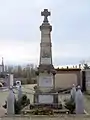 Le monument aux morts près de l'église (déc. 2009)
