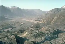 Rivière remplie de sédiments après l'éruption volcanique de 1980.