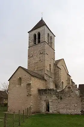 Notre-Dame de Lancharre et son clocher « décentré ».