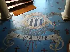 Immeuble 11 quai Lammenais, ancienne devise de la ville de Rennes : « À ma vie ».