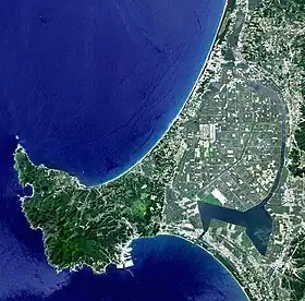 La péninsule d'Oga, avec le lac Hachirō à droite.