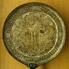 Miroir étrusque gravé, bronze, IVe – IIIe siècle av. J.-C. Musée du Louvre.