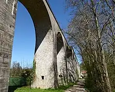 Viaduc sur la Roguenette à Oisème, 260 m, 18 arches.