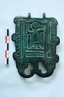 Plaque-boucle en bronze, VIe siècle Nécropole de Beauregard (Saint-Remèze) (collection privée).