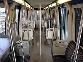 Intérieur d'une rame VAL 206non rénovée.