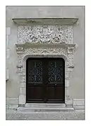 Photographie en couleurs d'une vieille porte.