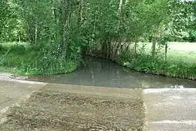 L'Orval au lieu-dit les Bergeries, 700 m avant sa confluence avec l'Orvanne.