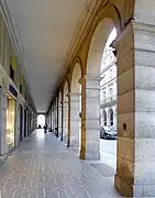 Arcades de la rue des Pyramides.