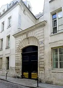 Entrée du no 16 en 2011.