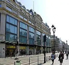 Les commerces de la rue de Rivoli.