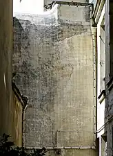 Mur du fond de la cour.