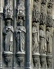 Statues des apôtres.