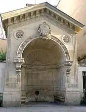 N°70 : la fontaine de la Roquette, classée aux monuments historiques.