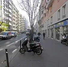Rue Friant vue depuis l'avenue Jean-Moulin.