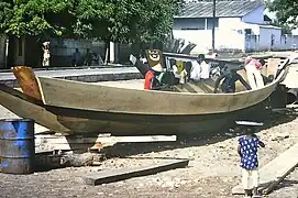 Construction d'un bateau en 1978.