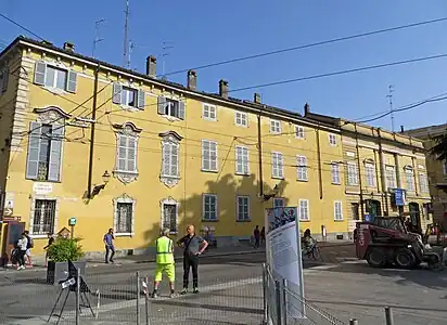 Le Palazzo di Riserva le long de Strada Garibaldi.