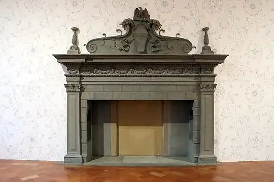 Une des cheminée du palais.