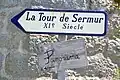 Panneau indiquant la tour de Sermur.