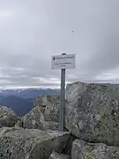 Plaque qui matérialise le sommet.