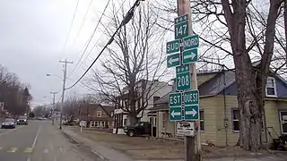 La route 208 est concurrente avec la route 147 à Compton