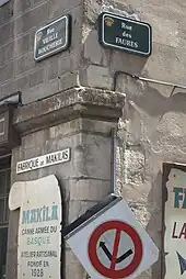 Panneaux des rues des Faures et Vieille-Boucherie au carrefour Vieille-Boucherie.