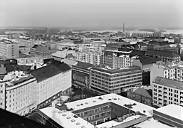 Vue de l'église du Kallio. À l'avant plan, la caserne de pompiers, à gauche  Castréninkatu 26, 28, 30,