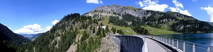 Panoramique du barrage et du lac de Saint-Guérin.
