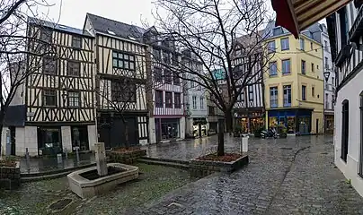 Vue générale de la place.