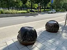 Station 5, Commerce et Troc - Vue en situation des deux sphères