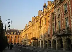 Place des Vosges (1605-1615) à Paris.
