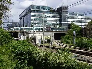 Siège de France Télévisions depuis la Petite Ceinture du 15e.