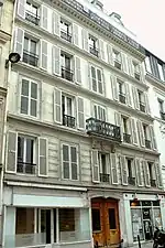 No 3 bis : immeuble classé monument historique.