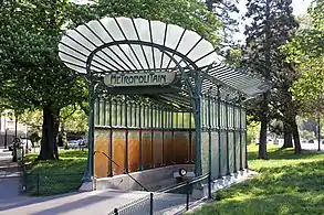Édicule d'Hector Guimard, dit la « libellule ».