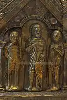 Potentinus et ses fils sur l'un des côtés du reliquaire de Potentinus exposé au musée du Louvre.