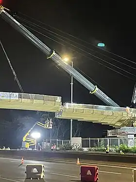 Le franchissement en construction en août 2023