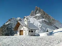 Chapelle commémorative au passo Falzàrego.