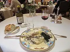 Avec du vin jaune du vignoble du Jura, chez le chef Paul Bocuse.