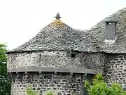 Le chemin de ronde du château de Paulhac.