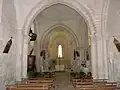 Vue de la nef vers le chœur.