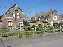 Habitations groupées par quatre.