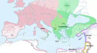 La chrétienté occidentale et orientale au XIe siècle. Intérieur blanc : conquis par les califats islamiques. Liséré blanc : temporairement occupé par les califats ou les émirats islamiques. Flèches : expansion depuis l'an 800.