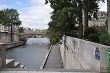 La descente vers la promenade du pont au Double.