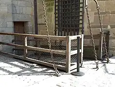 Le petit pont-levis.