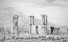 dessin en gris montrant trois piliers épais