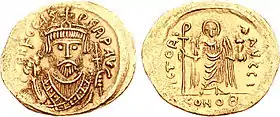Revers et avers d'une pièce en or faisant figurer le portait de l'empereur Phocas
