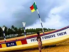 Pirogue sur la plage.