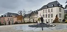 La place de Clairefontaine.