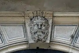 Pics sur un mascaron